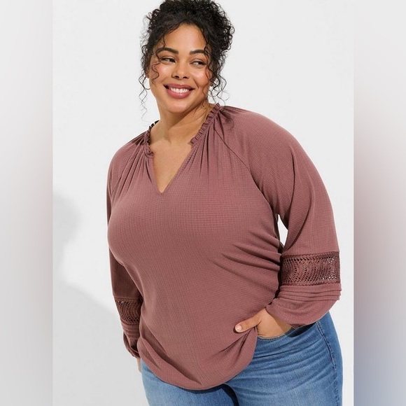 Textured Jersey V-Neck Crochet Long Sleeve Top - Picture 3 of 9